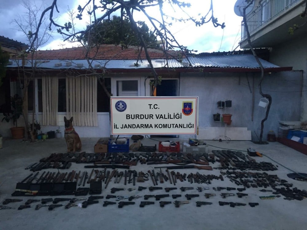 Burdur’da silah kaçakçılığı operasyonu 