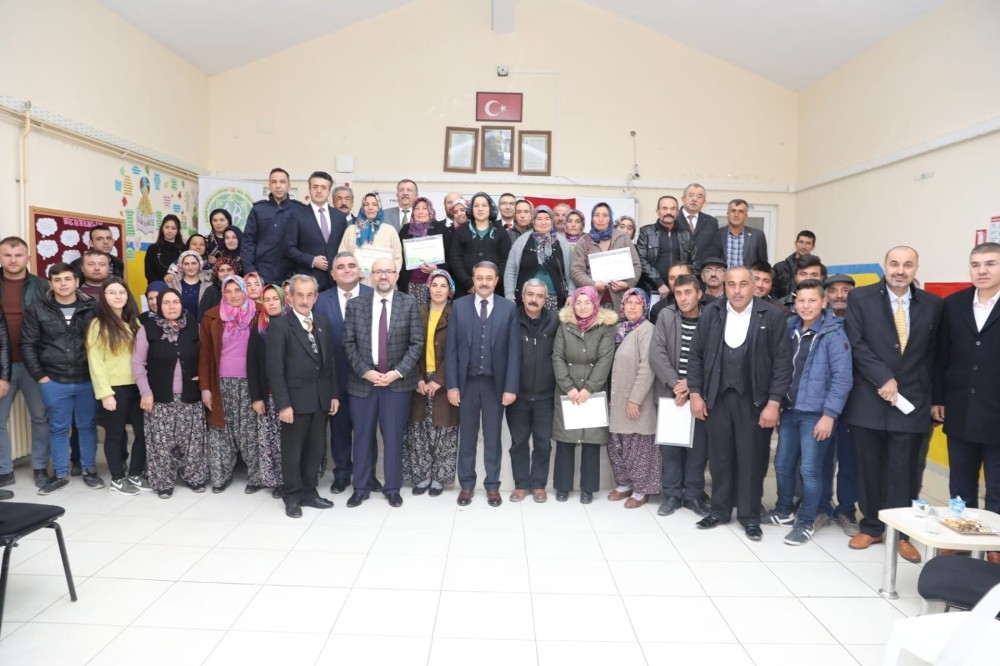 Burdur’da sürü yönetimi eğitimini tamamlayan çiftçilere sertifika 