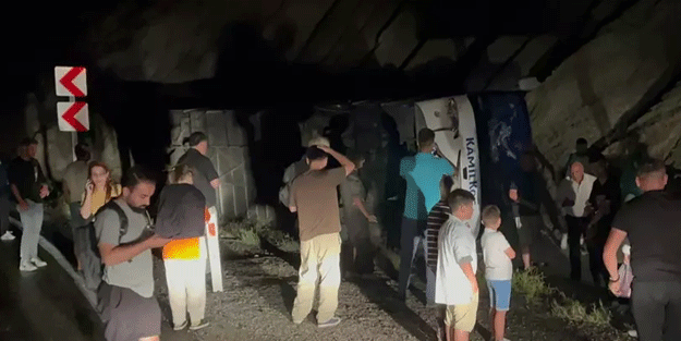 Yolcu otobüsü devrildi