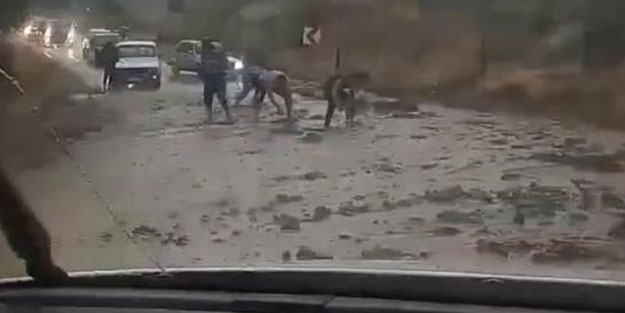 Burdur’da yollar göle döndü