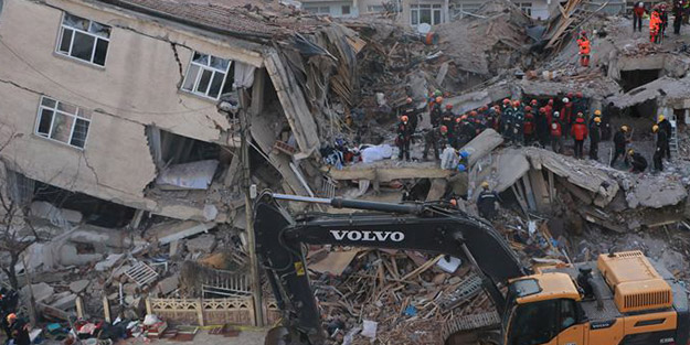 Burhan Kuzu’dan bomba açıklama! ‘O şerefsizleri Elazığ depreminde gördük!’