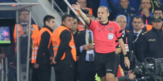 Burhan Kuzu’dan dikkat çeken VAR açıklaması!