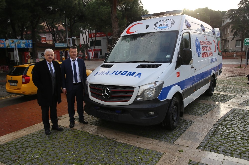 Burhaniye Belediyesi yeni ambulansını aldı 