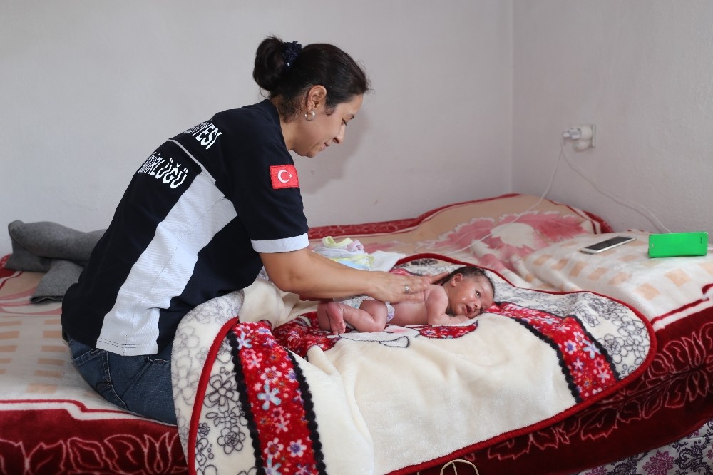 Burhaniye Belediyesi yeni anneleri yalnız bırakmadı 