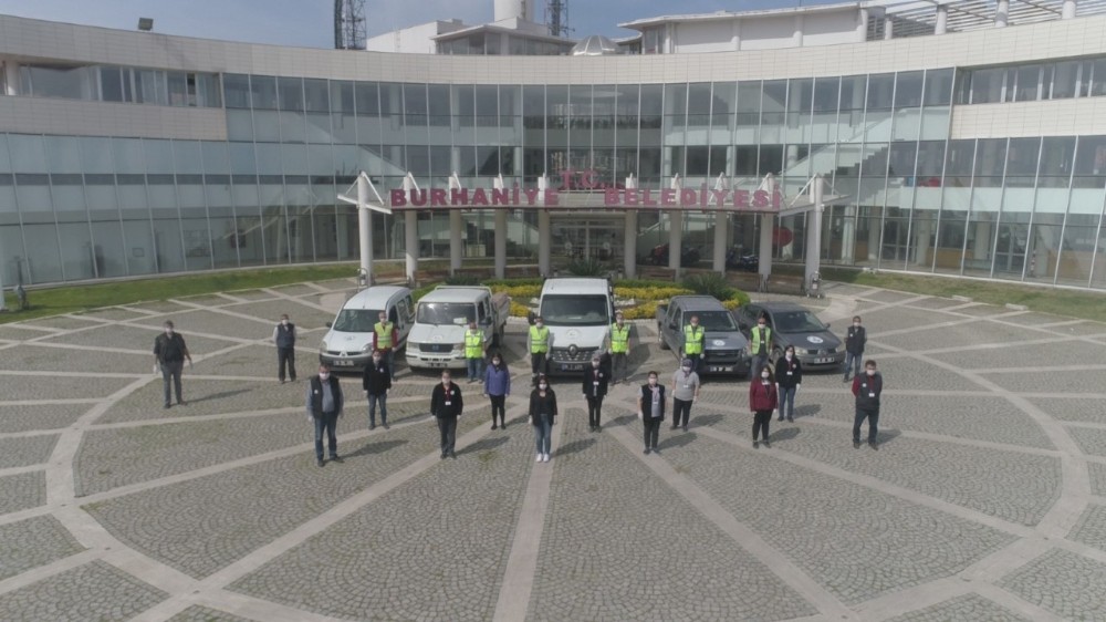 Burhaniye Belediyesi’nden 1300 kişiye yardım paketi 