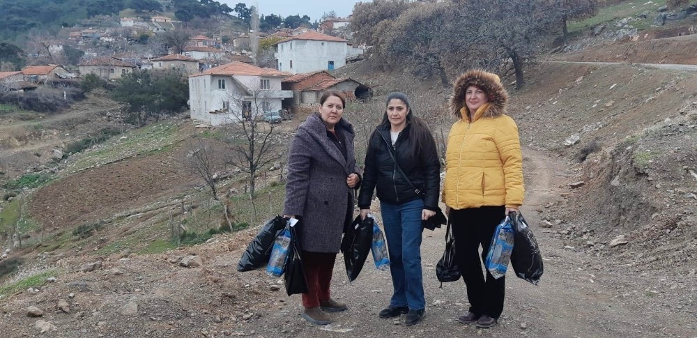 Burhaniye’de 25 çocuk giydirildi 