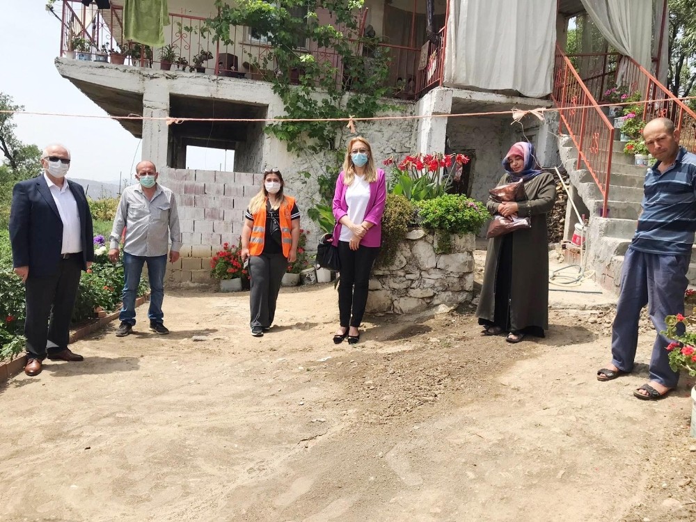 Burhaniye’de Ak Partililer geçmiş olsun ziyaretinde bulundu 