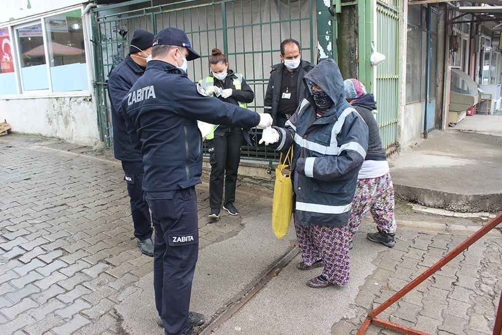 Burhaniye’de belediye çalışanlarına moral ve motivasyon primi 