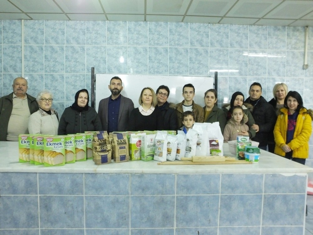 Burhaniye’de çölyaklılar glutensiz undan börek, helva yapmayı öğrendi 