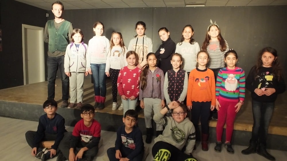 Burhaniye’de Drama Kursları yoğun ilgi gördü 