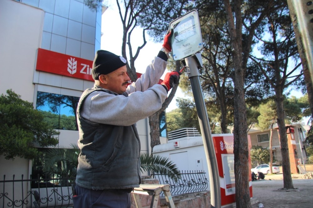 Burhaniye’de Hürriyet Caddesi ışıl ışıl oldu 