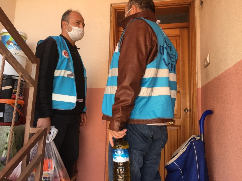 Burhaniye’de ihtiyaç sahiplerine yardım ulaştırıldı 