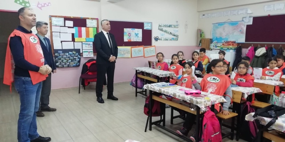 Burhaniye’de ilkokul öğrencileri TEMA gönüllüsü oldu 