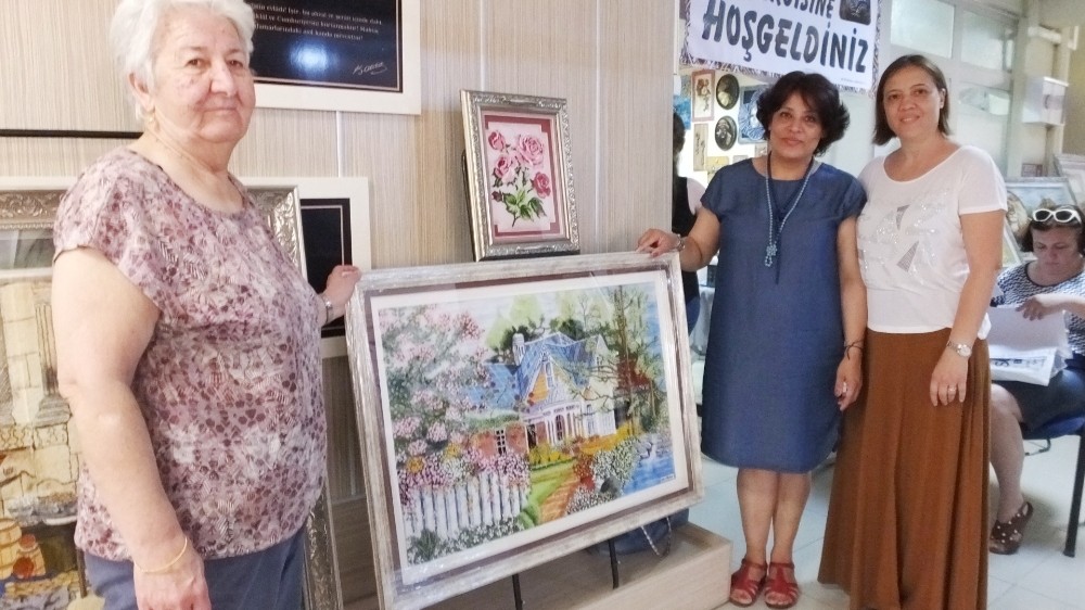 Burhaniye’de iplerle yapılan tablolar ilgi gördü 