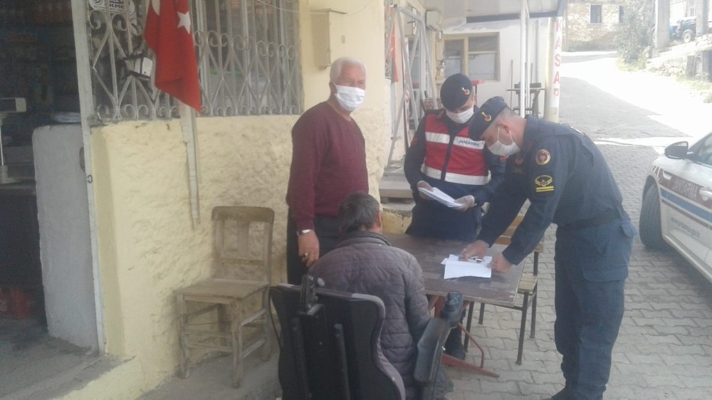 Burhaniye’de jandarma engelli vatandaşı sevindirdi 