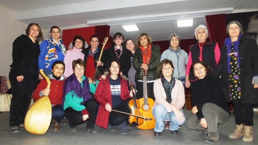 Burhaniye’de kadın tiyatrocular kadınlar için oynayacak 