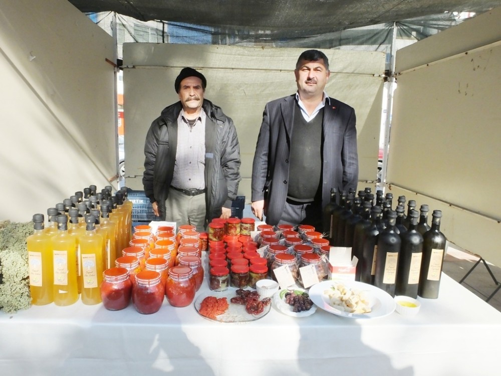 Burhaniye’de organik ürünler ilgi gördü 