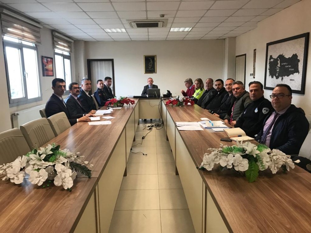 Burhaniye’de otobüs kazalarının önlenmesi için alınacak tedbirler görüşüldü 