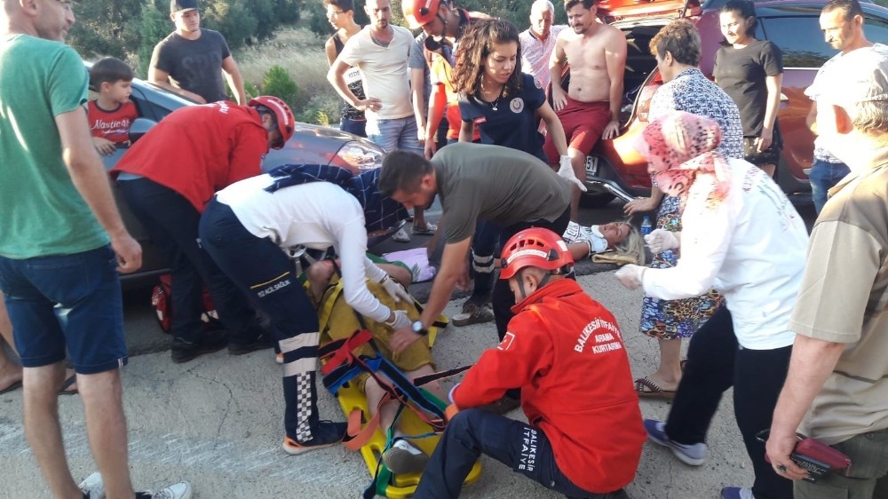 Burhaniye’de otomobil takla attı: 3 yaralı 