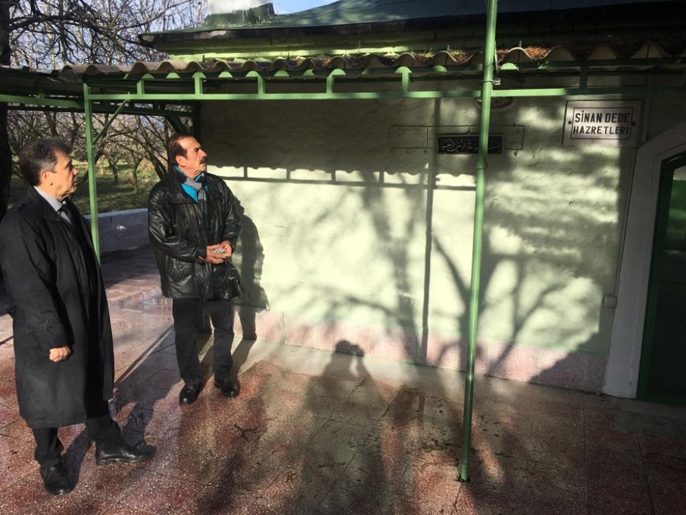 Burhaniye’de Sinan Dede türbesine bakım yapıldı 