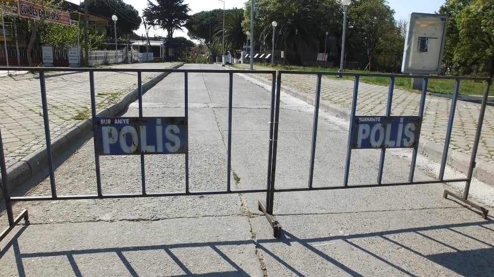 Burhaniye’de sokağa çıkma yasağı sahilleri boşalttı 