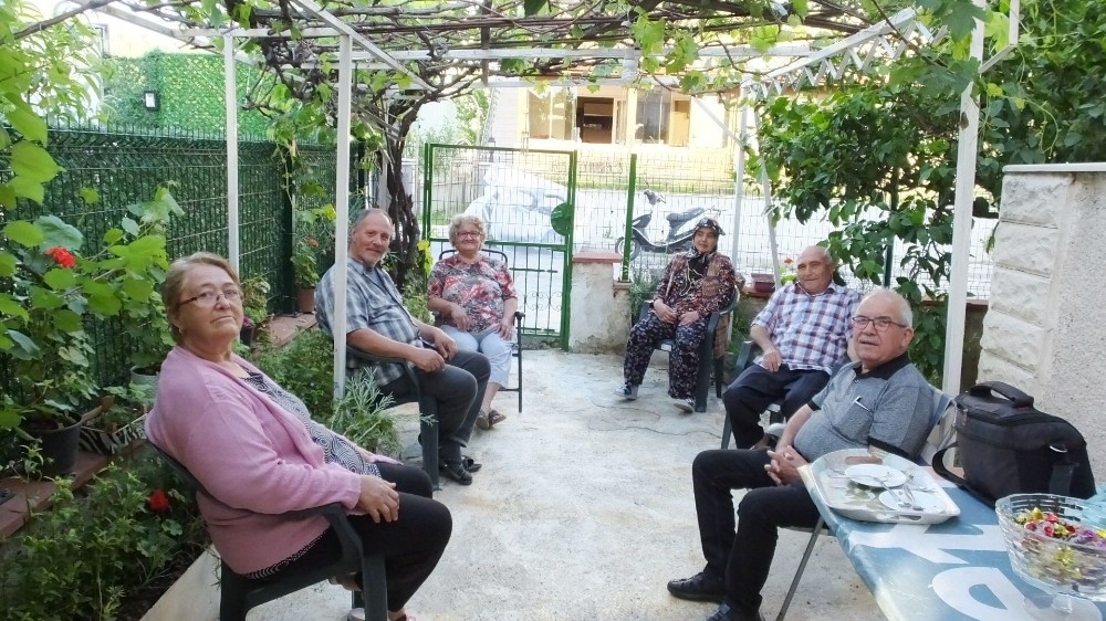 Burhaniye’de sosyal mesafeli bayramlaşma 