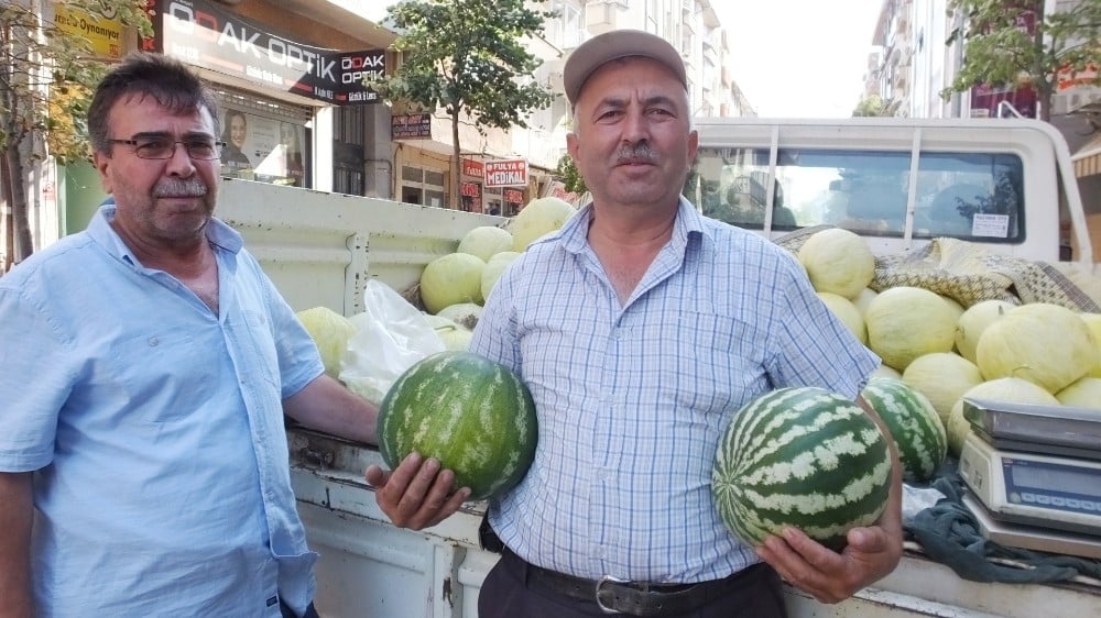 Burhaniye’de Yabancılar Karpuzu kazandırdı 