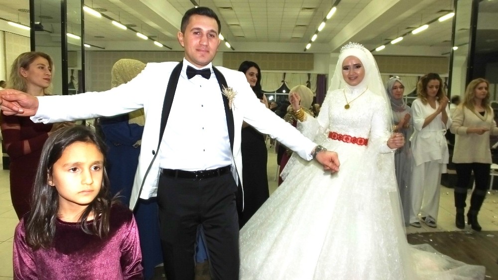 Burhaniyeli Psikolog Şeyma İstanbul’a gelin gitti 