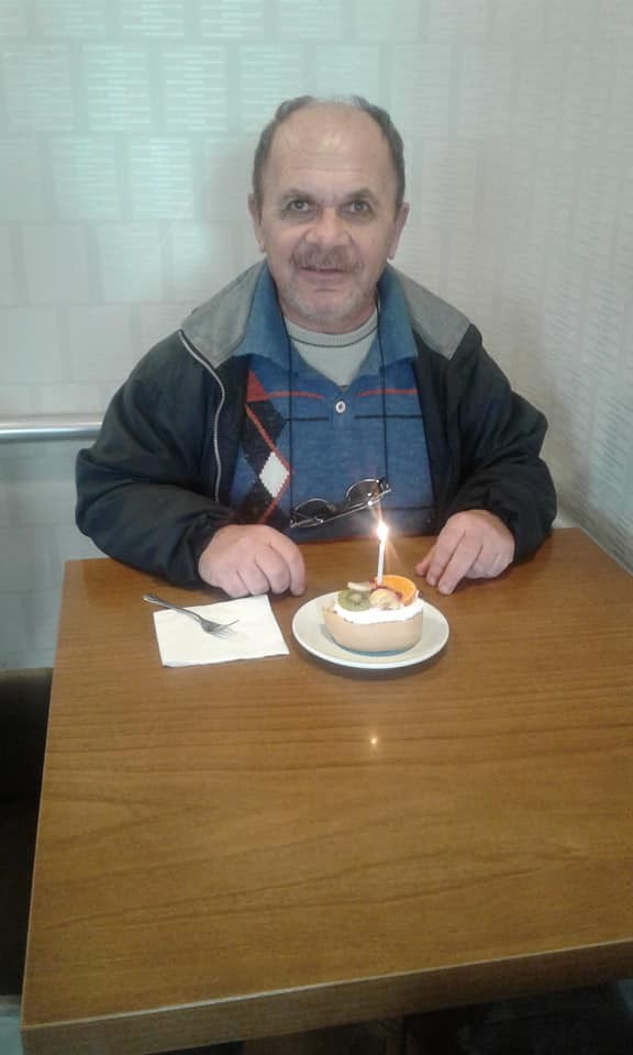 Burhaniyeli simitçi sigarayı bırakmanın 13’ncü yılını pasta ile kutladı 