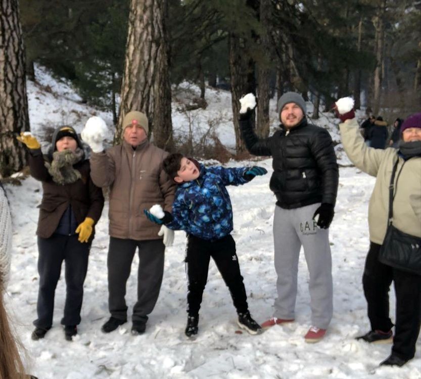 Burhaniyeliler kartopu oynamak için Kazdağı’na gitti 