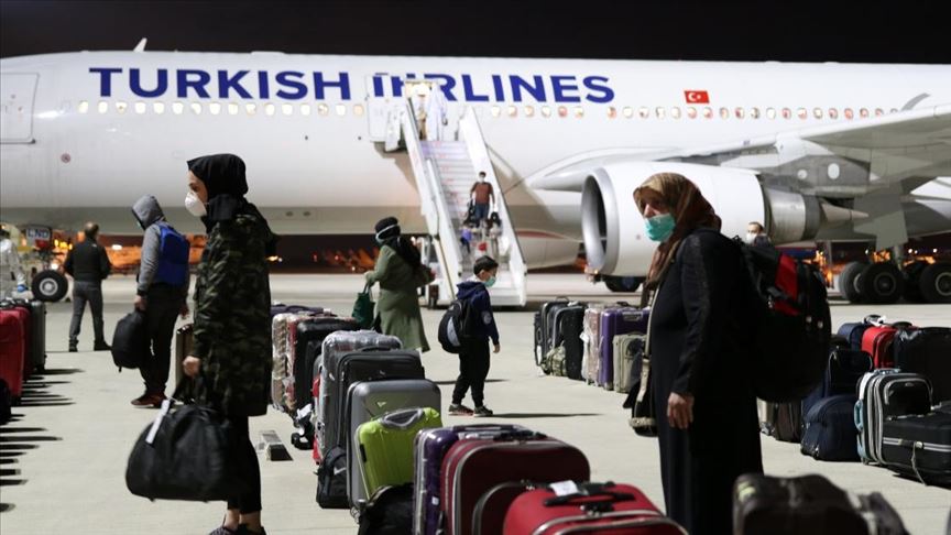 Burkina Faso ve Gine'den gelen 122 Türk vatandaşı İzmir'de öğrenci yurtlarına yerleştirildi