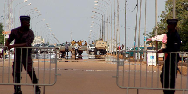 Bomba yüklü araçla otele saldırı!