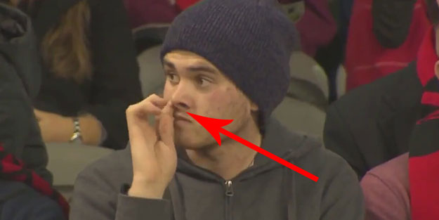 Burnunu karıştıranlar aman dikkat! Öyle bir hastalığın habercisi ki öğrenince şok olacaksınız