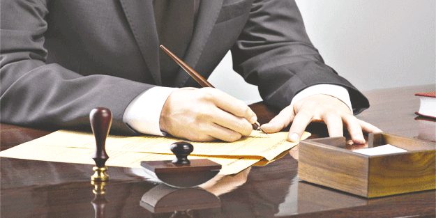 Bürokraside bayrak değişimi
