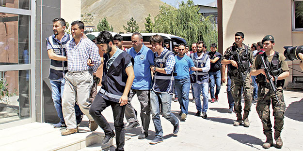 Bürokraside ‘FETÖ’ temizliği