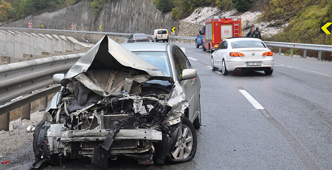 Bursa-Ankara karayolunda 2 ayrı kaza: 5 kişi yaralı