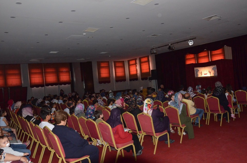 Bursa Büyükşehir Belediyesi Kukla Tiyatrosu Emetli çocuklarla buluştu 