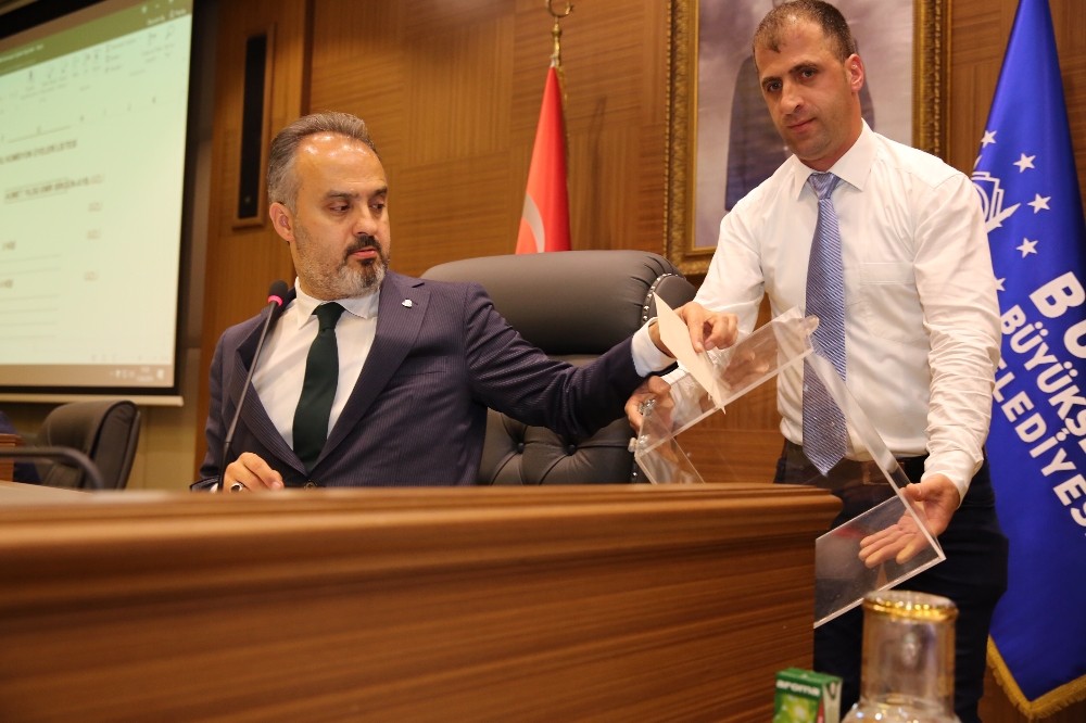 Bursa Büyükşehir Belediyesi’nde başkan vekilleri ve komisyon üyeleri belli oldu 