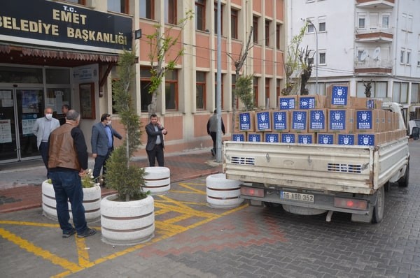 Bursa Büyükşehir Belediyesi’nden Emet Belediyesi’ne 200 koli erzak 