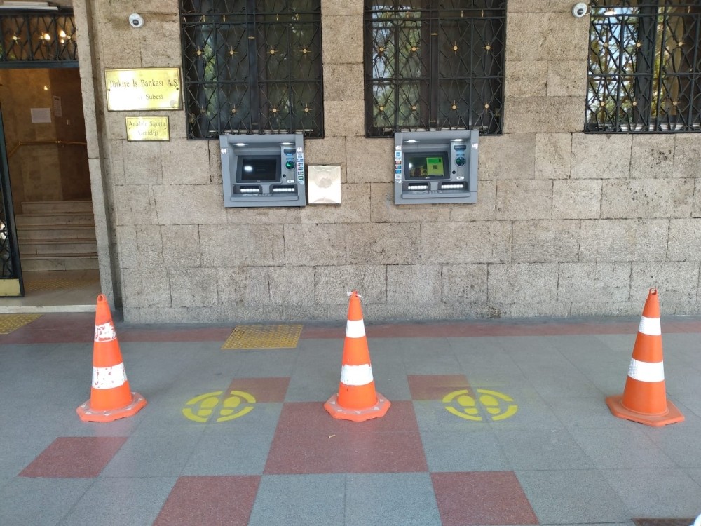 Bursa Büyükşehir Belediyesinden sosyal mesafe ayarı 