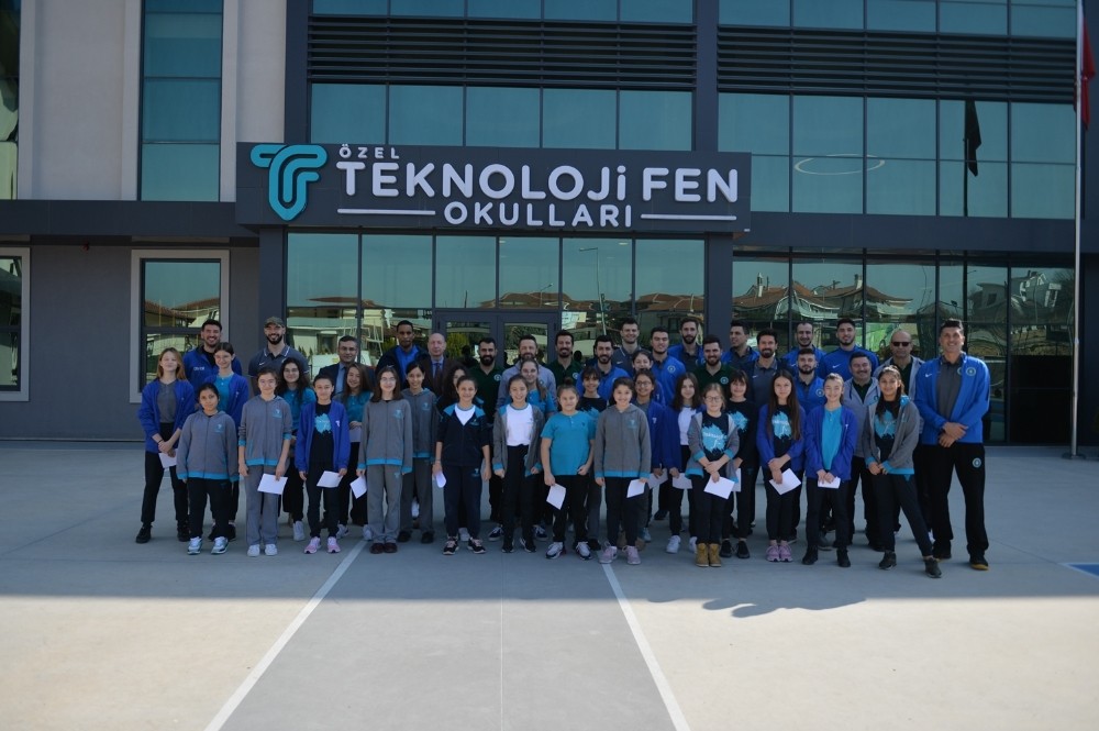 Bursa Büyükşehir Belediyespor Efelerinden gençlere altın öğütler 