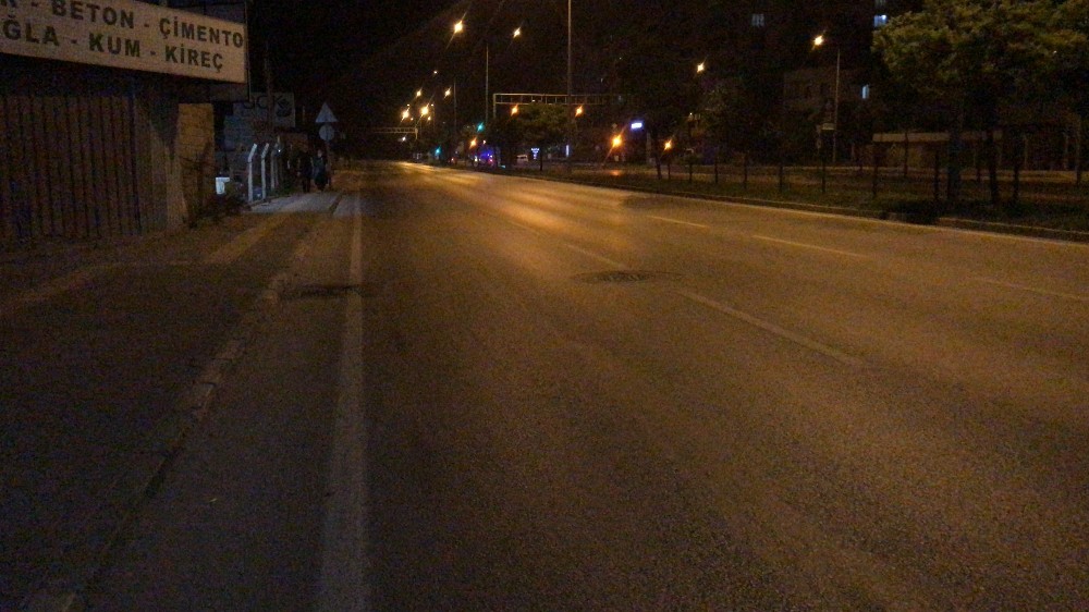 Bursa evine kapandı 
