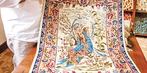 Bursa İpeği hayat buluyor halılar sarayları süslüyor