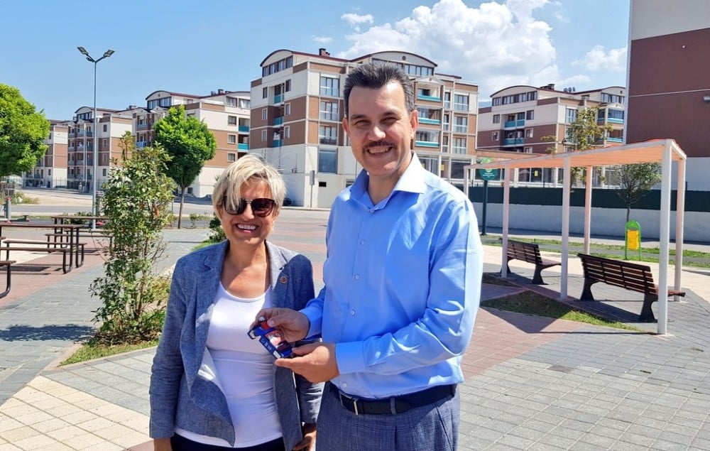 Bursa Milletvekili Esgin, 35 yıllık tiryaki muhtara sigarayı bıraktırdı 