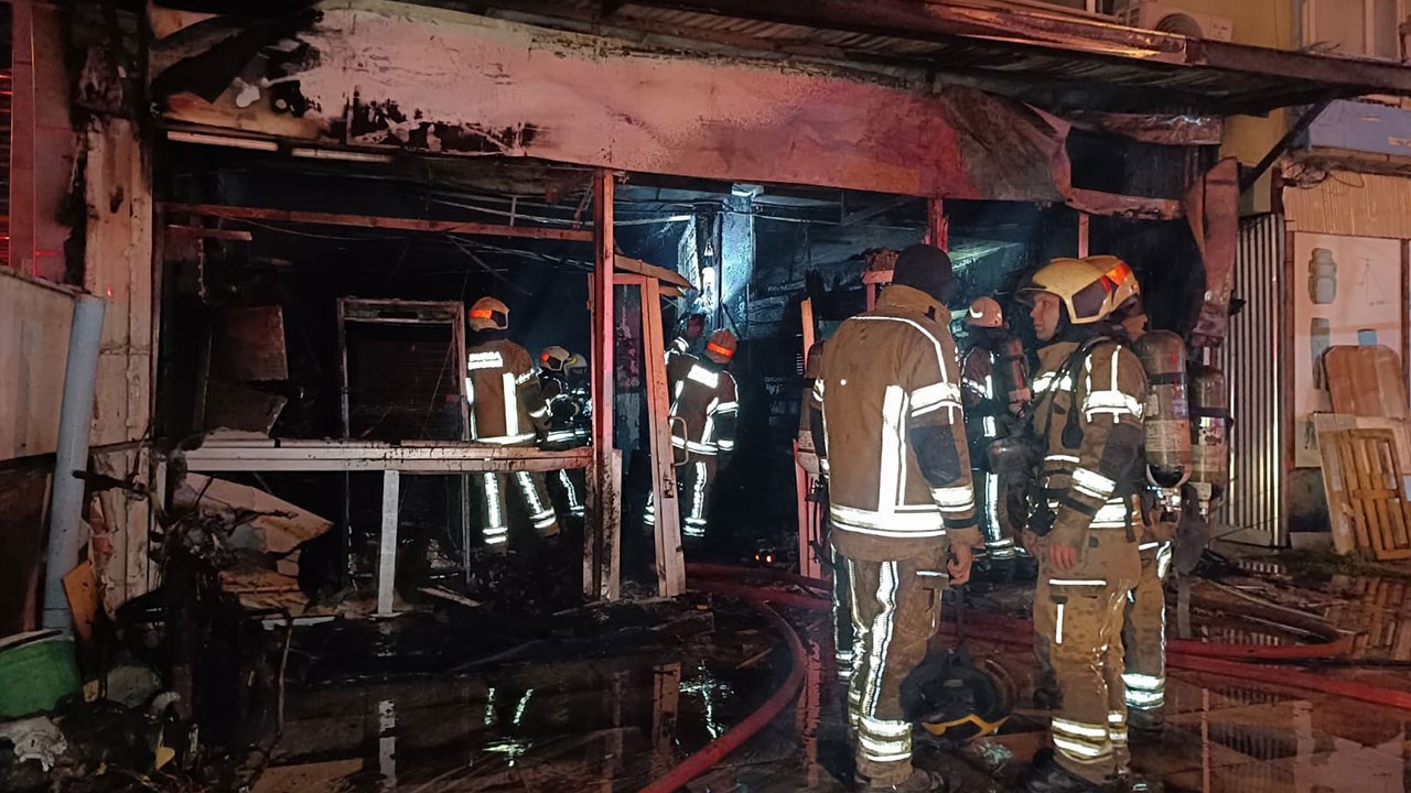 Bursa Osmangazi'de korkutan yangın: Balıkçı dükkanı alevlere teslim oldu!