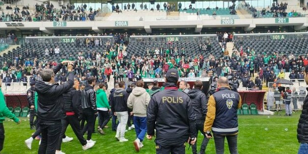 Bursa taraftarından bir garip eylem! Şu maçta olacak iş mi bu?