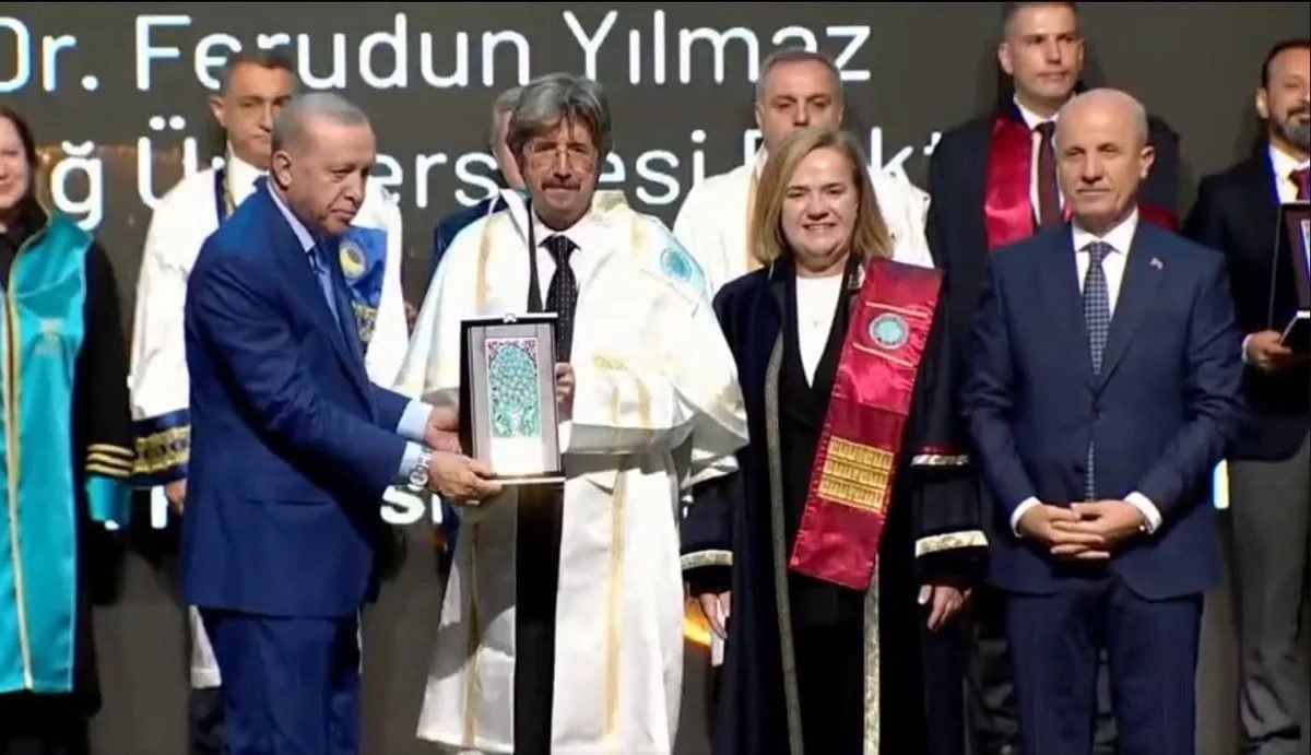 Bursa Uludağ Üniversitesi ekibi YÖK ödülünü Cumhurbaşkanı Erdoğan'ın elinden aldı