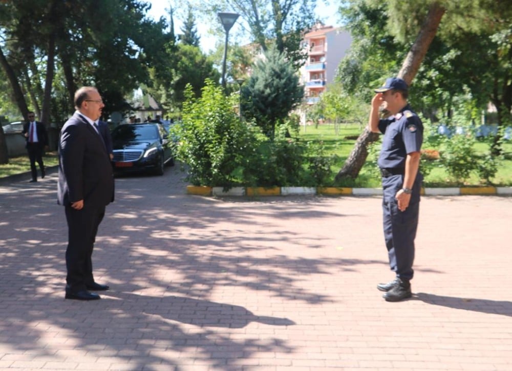 Bursa Valisi Canbolat güvenlik güçleriyle bayramlaştı 