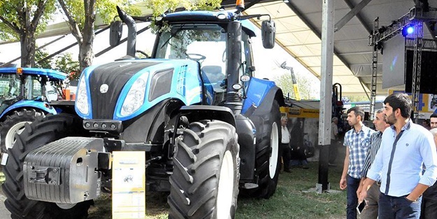 Bursa'da 1 milyon liralık traktör görücüye çıktı