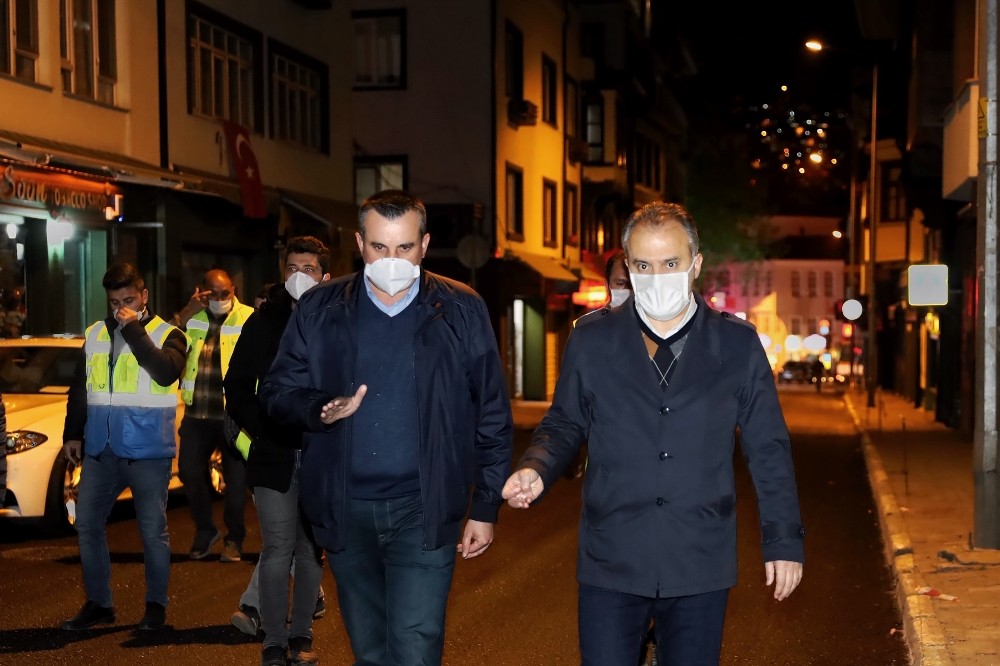 Bursa’da 2 haftada 30 bin ton asfalt döküldü 